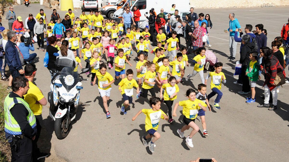 Los más pequeños disfrutan de las actividades deportivas (Foto: Tolo Mercadal)