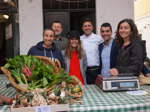 (Fotos) La Fira Arrels sirve el primer plato en Ciutadella