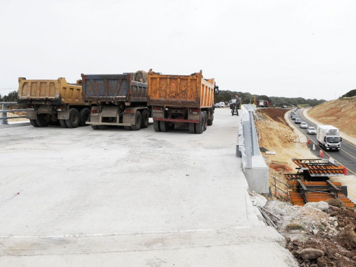 (Galería de fotos) Pruebas de carga en el acceso a Alaior