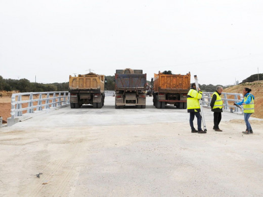 (Galería de fotos) Pruebas de carga en el acceso a Alaior