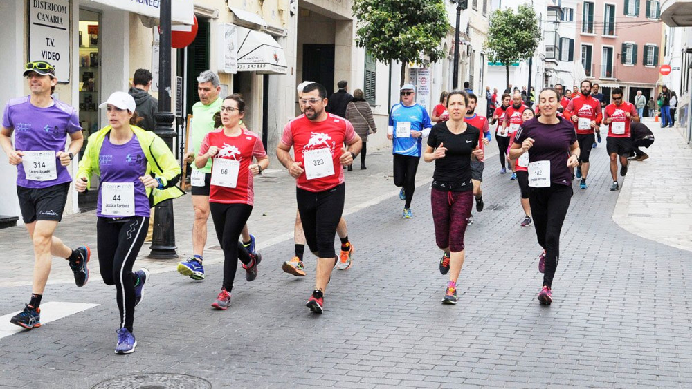 Momento de la prueba "Corre Mô" por el centro de la ciudad (Fotos: Tolo Mercadal)