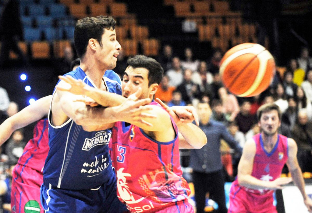 Andreu Matalí, en una acción ante el Tarragona (Foto: Tolo Mercadal)