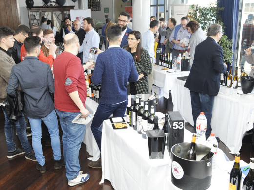 (Fotos) Largas colas para catar los mejores vinos para la Isla