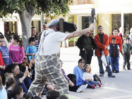 (Fotos) El teatro infantil toma las calles de Maó