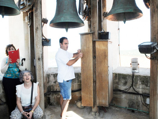 (Fotos y vídeo) Música de campanas en Maó