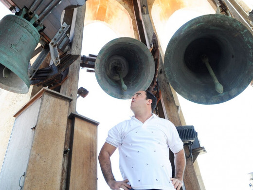 (Fotos y vídeo) Música de campanas en Maó