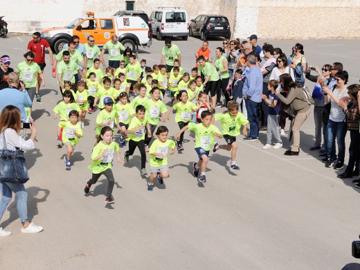 (Galería de fotos) Maó corre por una causa solidaria