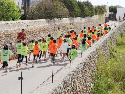 (Galería de fotos) Maó corre por una causa solidaria