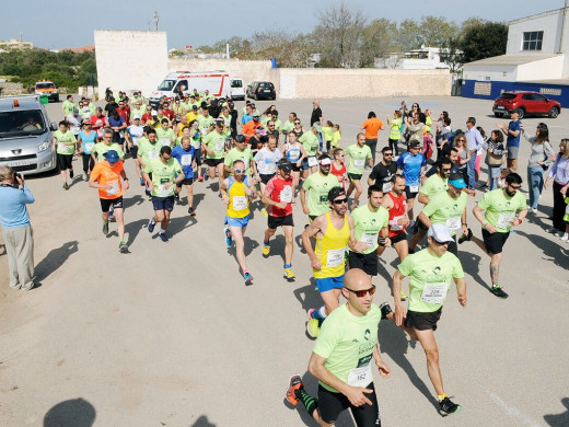 (Galería de fotos) Maó corre por una causa solidaria