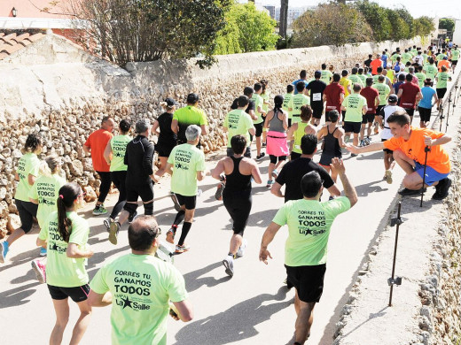 (Galería de fotos) Maó corre por una causa solidaria