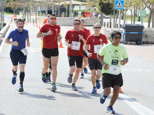 (Galería de fotos) Maó corre por una causa solidaria