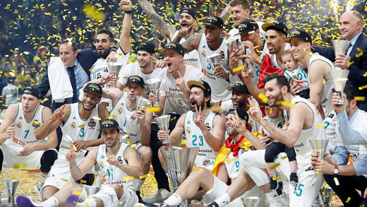 Llull, celebrando el título de 2018 junto a sus compañeros (Foto: Euroliga)