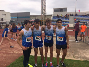 Equipo del 4x300 del Cecome.