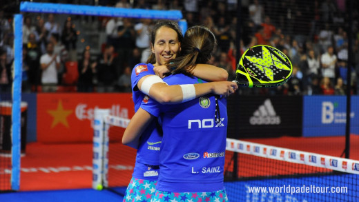 Triay y Sainz se abrazan tras el triunfo (Foto: World Padel Tour)