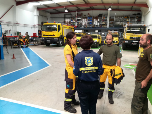 (Fotos) Cámaras, autobombas y naves contra los incendios