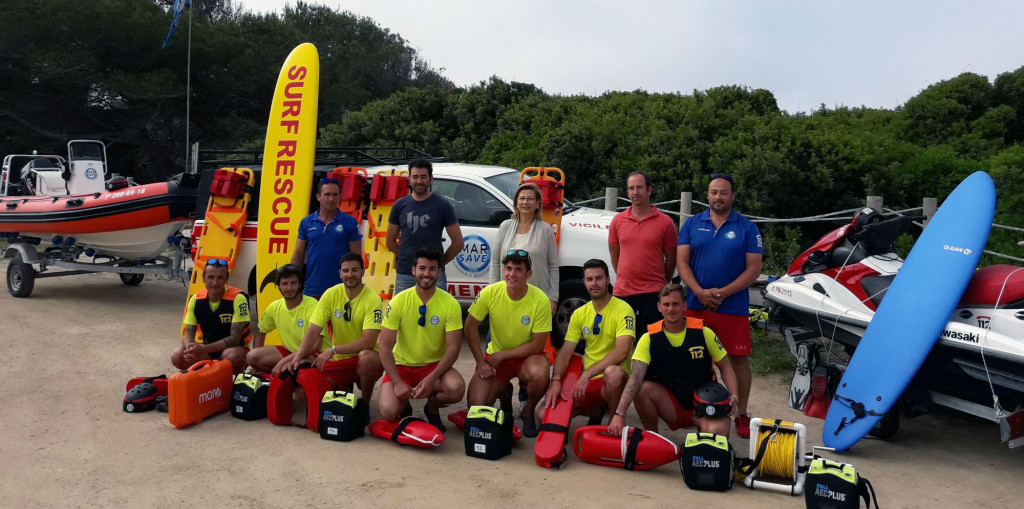 Imagen del servicio de salvamento, junto a la alcaldesa Coia Sugrañes.