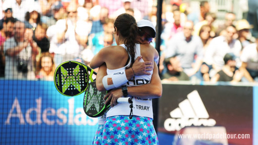 Triay y Sainz se abrazan tras el triunfo (Foto: World Padel Tour)