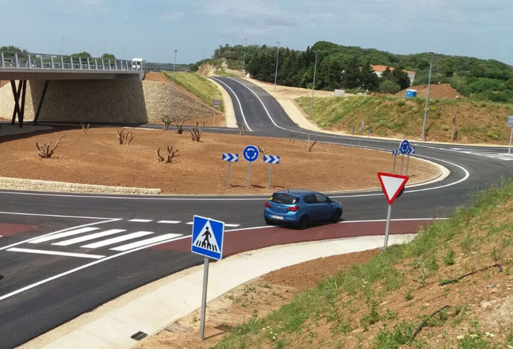 Fotografía del nudo de acceso a Alaior.