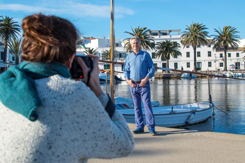 El actor ya estuvo hace unas semanas en Fornells realizándose las fotos para la publicación de los 30 años de la inmobiliaria.