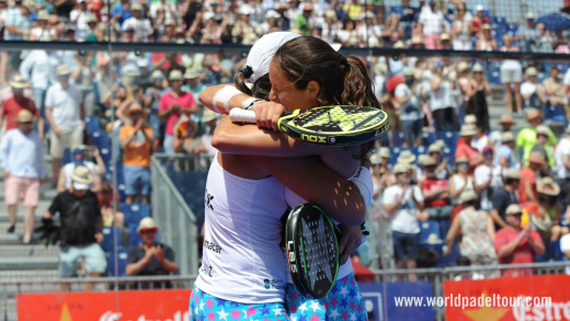 Triay y Sainz se abrazan tras la victoria (Foto: World Padel Tour)