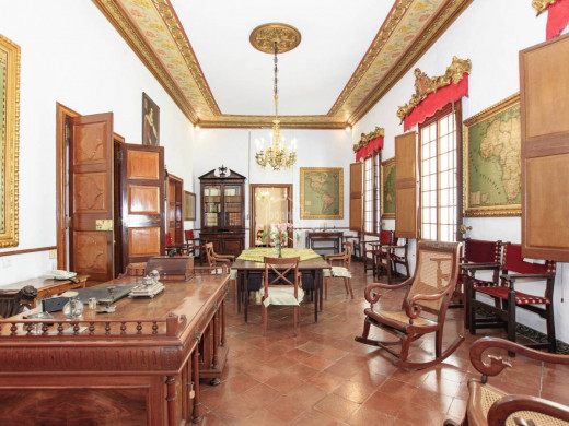 (Vídeo y fotos) El palacio de ensueño que se vende en el centro de Ciutadella