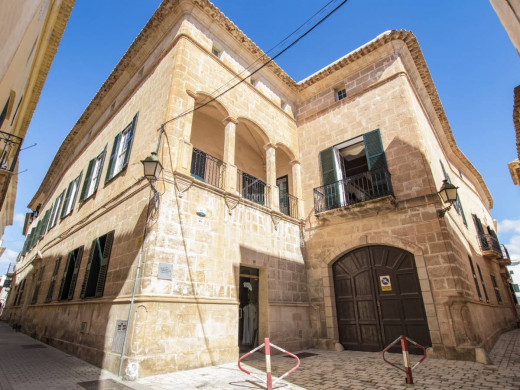 (Vídeo y fotos) El palacio de ensueño que se vende en el centro de Ciutadella