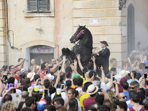 (Àlbum de fotos) Julio de Olives entra al galope en Es Born