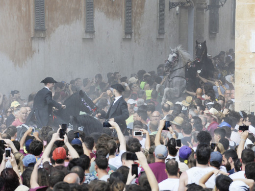 (Àlbum de fotos) Julio de Olives entra al galope en Es Born