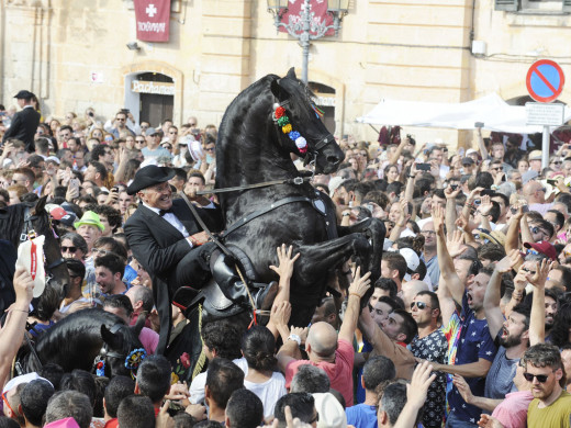 (Àlbum de fotos) Julio de Olives entra al galope en Es Born