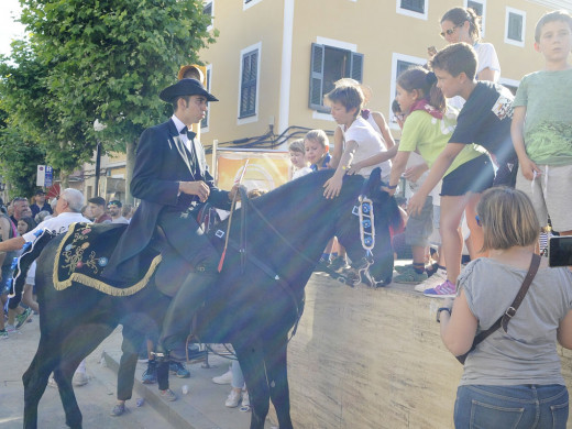 (Àlbum de fotos) Julio de Olives entra al galope en Es Born