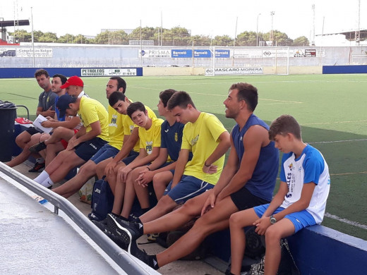 (Galería de fotos) Sergi Enrich visita el campus del Penya Ciutadella