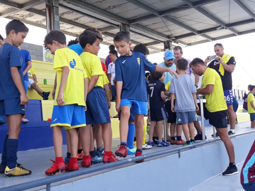 (Galería de fotos) Sergi Enrich visita el campus del Penya Ciutadella