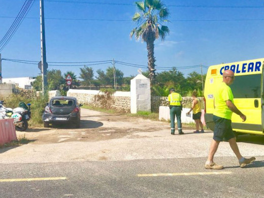 (Fotos) Un accidente con dos heridos provoca grandes retenciones en la carretera general