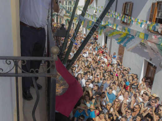 (Vídeo y galería de fotos) Júbilo en Es Mercadal