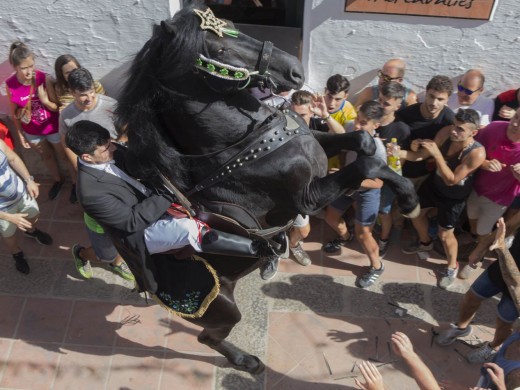 (Vídeo y galería de fotos) Júbilo en Es Mercadal