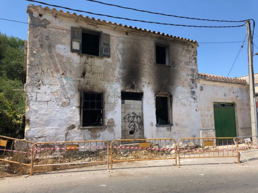 (Fotos) Incendio en una casa en ruinas de Maó