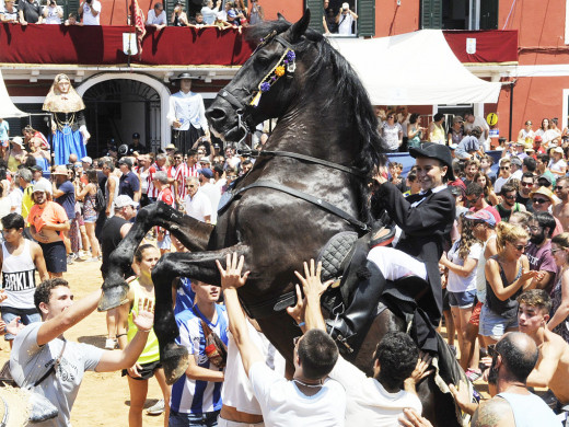 (Fotos y vídeo) Alegría y fiesta en Es Castell