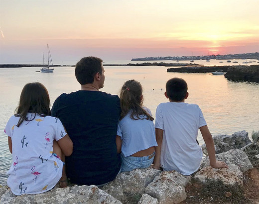 Albert Rivera viendo la puesto de sol en Binissafúller