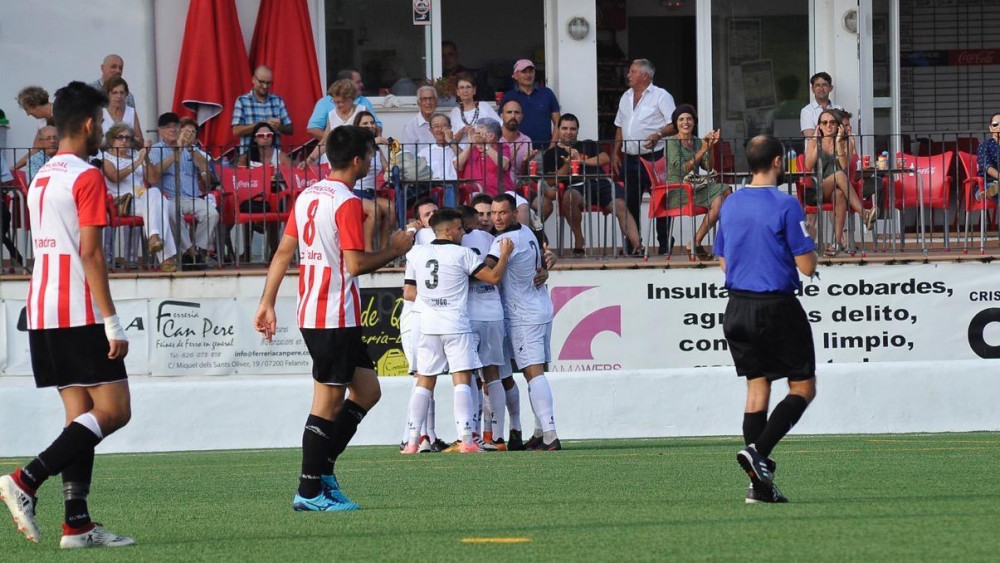 Celebración del 1-0 (Fotos: Pep Sila - futbolbalear.es)