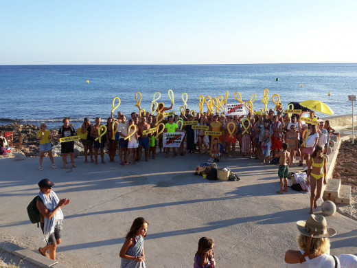 (Fotos) Acto en Sant Tomàs para pedir la libertad de los políticos catalanes encarcelados