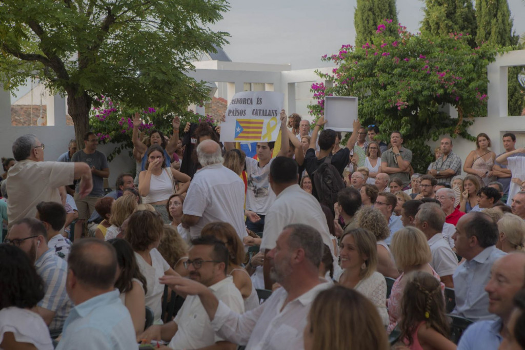 Manifestación con símbolos.