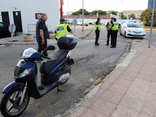 (Fotos) Un motorista herido tras un accidente en Maó