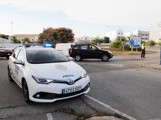 (Fotos) Un motorista herido tras un accidente en Maó