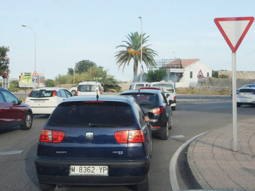 (Fotos) Un motorista herido tras un accidente en Maó