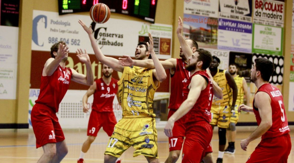 Poyatos, en un partido con el Cambados.