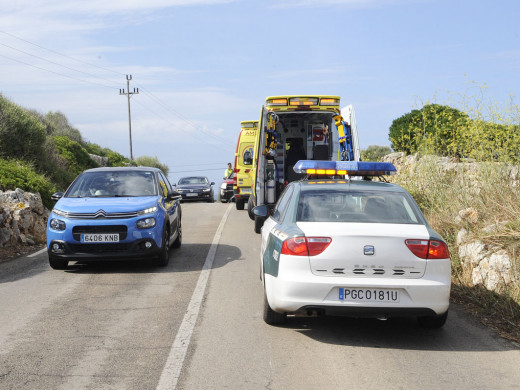 Un accidente con dos heridos obliga a cortar la carretera de Binibeca