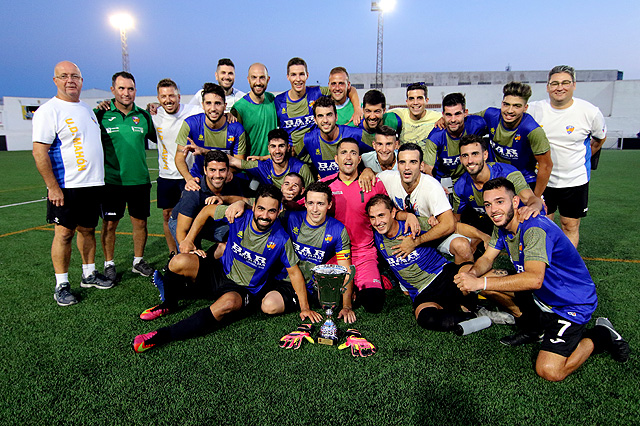 Celebración del título (Foto; deportesmenorca.com)