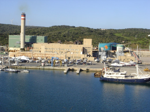 Central de GESA en el puerto de Mahón