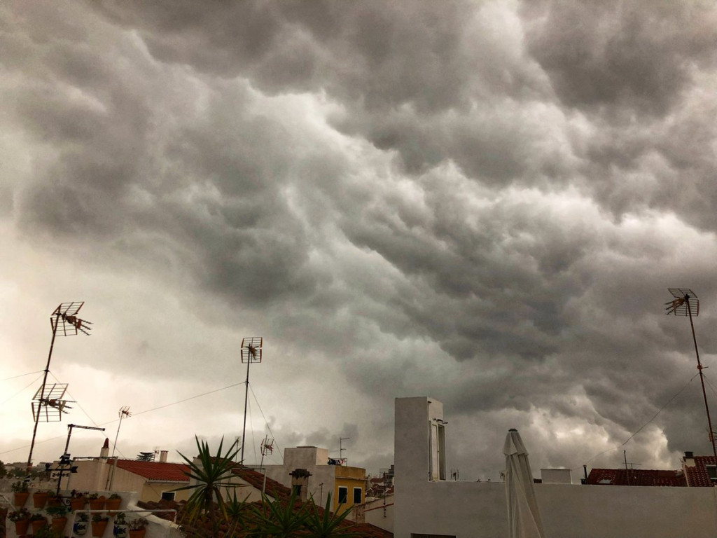 Imagen de la tormenta en Maó (Foto: Xavi Pons Cladera)