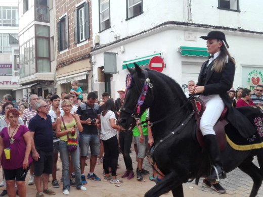 Maó se echa a la calle